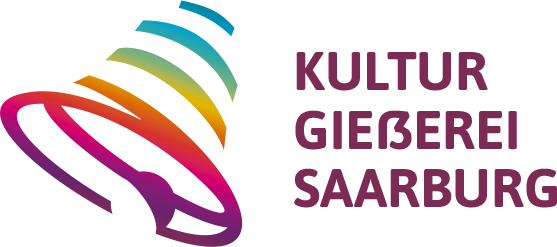 buntes stilisiertes Glockenlogo neben dem Text Kultur Gießerei Saarburg in lila Schrift